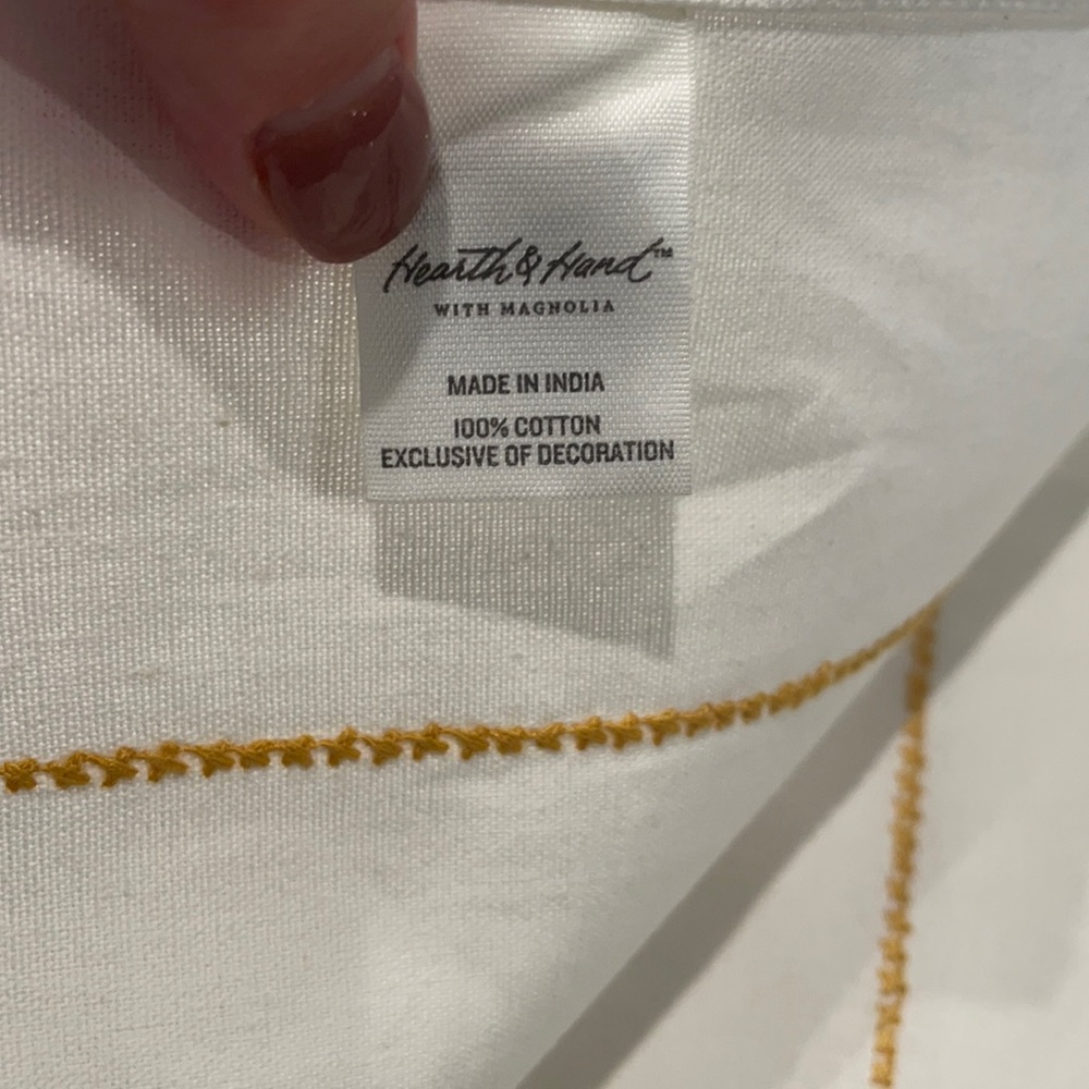Heart & Hand with magnolia sour cream table cloth